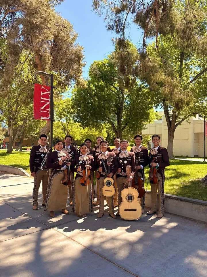Mariachi Paloma Azteca - Video